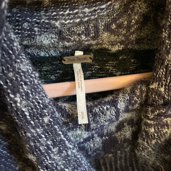 FREE PEOPLE Small cowl neck oversized print sweater - Picture 3 of 4